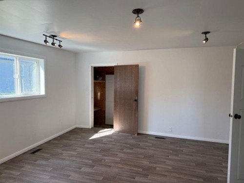 4828 51 Street, Mirror, AB - Indoor Photo Showing Other Room