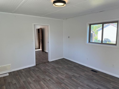 4828 51 Street, Mirror, AB - Indoor Photo Showing Other Room