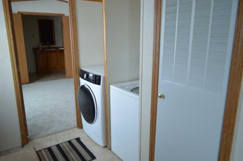 21 Sifton Crescent, Lougheed, AB - Indoor Photo Showing Laundry Room