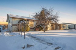 5227B 47 Street  Lacombe, AB T4L 1J3