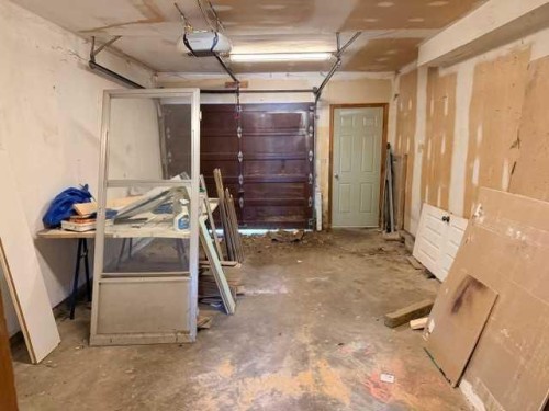 14 Eagle Road, Lacombe, AB - Indoor Photo Showing Garage