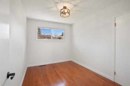 7 Stirling Close, Red Deer, AB - Indoor Photo Showing Other Room