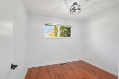 7 Stirling Close, Red Deer, AB - Indoor Photo Showing Other Room
