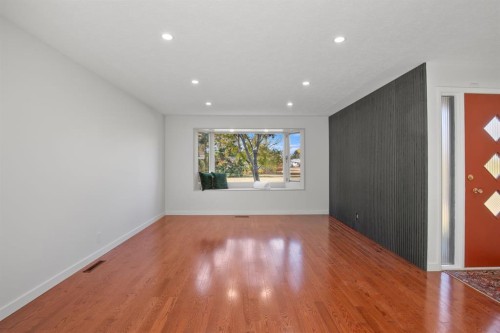 7 Stirling Close, Red Deer, AB - Indoor Photo Showing Other Room