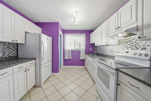 106 Denovan Crescent, Red Deer, AB - Indoor Photo Showing Kitchen
