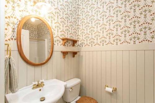 32 Carter Close, Red Deer, AB - Indoor Photo Showing Bathroom