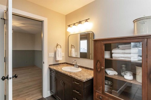 32 Carter Close, Red Deer, AB - Indoor Photo Showing Bathroom