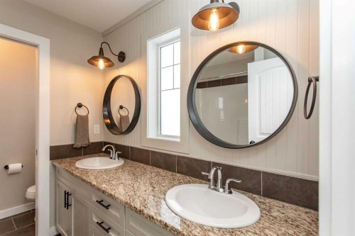 32 Carter Close, Red Deer, AB - Indoor Photo Showing Bathroom