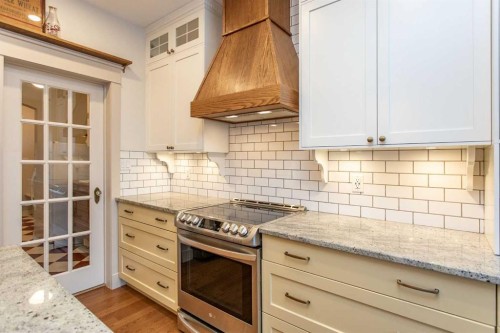 32 Carter Close, Red Deer, AB - Indoor Photo Showing Kitchen With Upgraded Kitchen