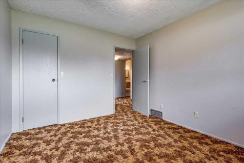 5210 61 Avenue, Olds, AB - Indoor Photo Showing Other Room