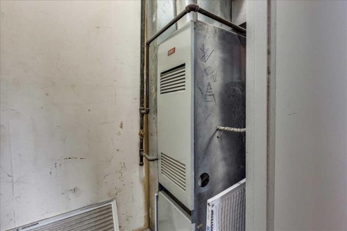 5210 61 Avenue, Olds, AB - Indoor