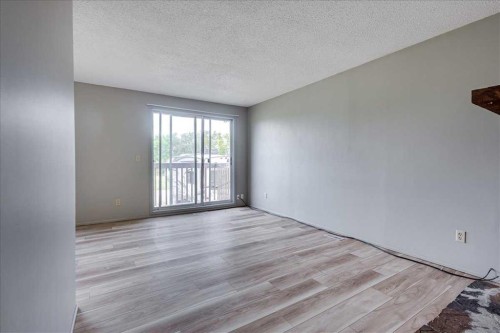 5210 61 Avenue, Olds, AB - Indoor Photo Showing Other Room