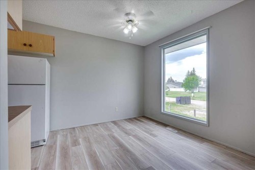 5210 61 Avenue, Olds, AB - Indoor Photo Showing Other Room