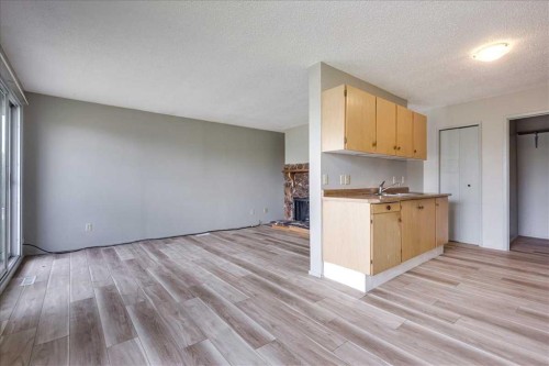 5210 61 Avenue, Olds, AB - Indoor Photo Showing Other Room