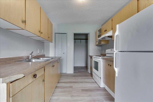 5210 61 Avenue, Olds, AB - Indoor Photo Showing Kitchen With Double Sink