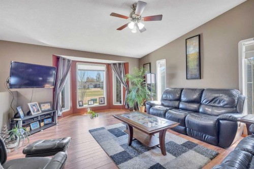 4114 65A Street, Stettler, AB - Indoor Photo Showing Living Room