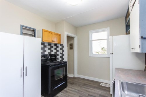 4206 51A Street, Red Deer, AB - Indoor Photo Showing Kitchen
