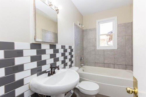 4206 51A Street, Red Deer, AB - Indoor Photo Showing Bathroom