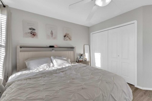 95 Jennings Crescent, Red Deer, AB - Indoor Photo Showing Bedroom