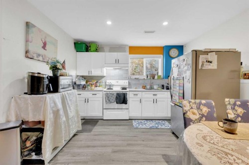 95 Jennings Crescent, Red Deer, AB - Indoor Photo Showing Kitchen