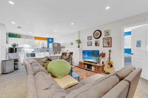 95 Jennings Crescent, Red Deer, AB - Indoor Photo Showing Living Room