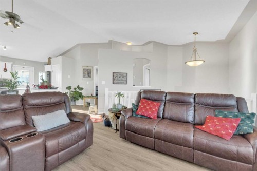 95 Jennings Crescent, Red Deer, AB - Indoor Photo Showing Living Room