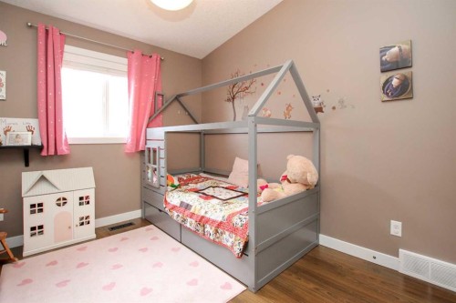 5825 Panorama Drive, Blackfalds, AB - Indoor Photo Showing Bedroom