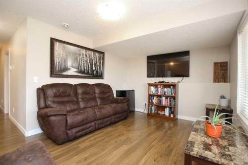 5825 Panorama Drive, Blackfalds, AB - Indoor Photo Showing Living Room