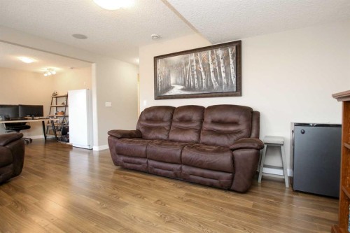 5825 Panorama Drive, Blackfalds, AB - Indoor Photo Showing Living Room