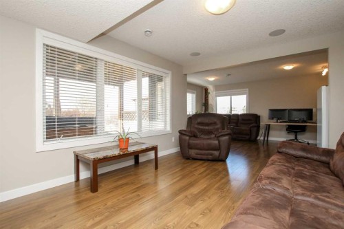5825 Panorama Drive, Blackfalds, AB - Indoor Photo Showing Living Room