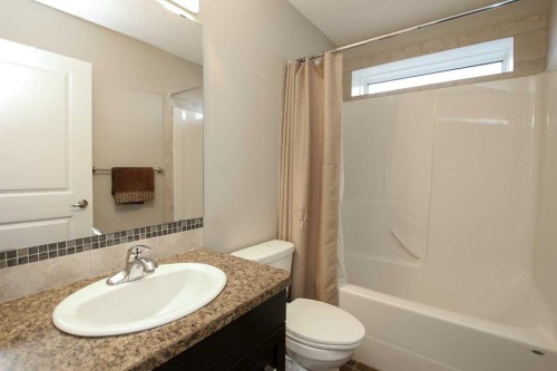 5825 Panorama Drive, Blackfalds, AB - Indoor Photo Showing Bathroom