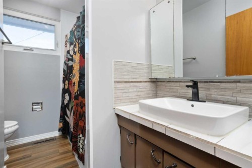 11 Montrose, Camrose, AB - Indoor Photo Showing Bathroom