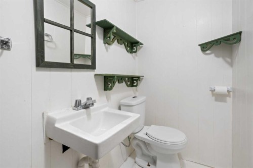 11 Montrose, Camrose, AB - Indoor Photo Showing Bathroom