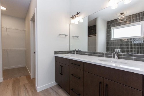 10 Tindale Place, Red Deer, AB - Indoor Photo Showing Bathroom