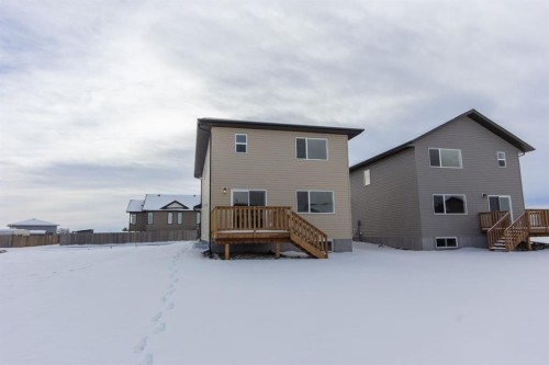 256 Augustus Way, Penhold, AB - Outdoor