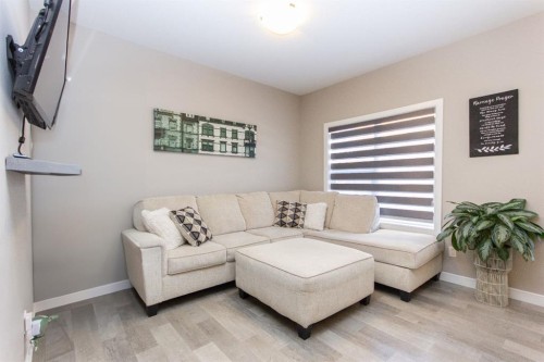 202-148 Vanier Drive, Red Deer, AB - Indoor Photo Showing Living Room