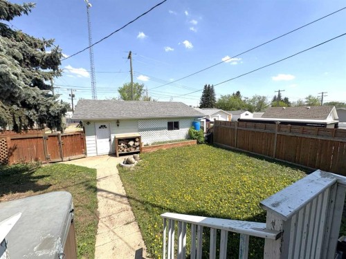 4913 48 Avenue, Forestburg, AB - Outdoor With Deck Patio Veranda