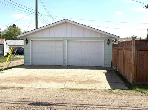 4913 48 Avenue, Forestburg, AB - Outdoor With Exterior