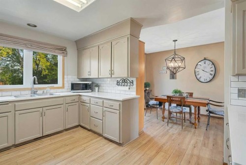 5436 53 Avenue, Lacombe, AB - Indoor Photo Showing Kitchen