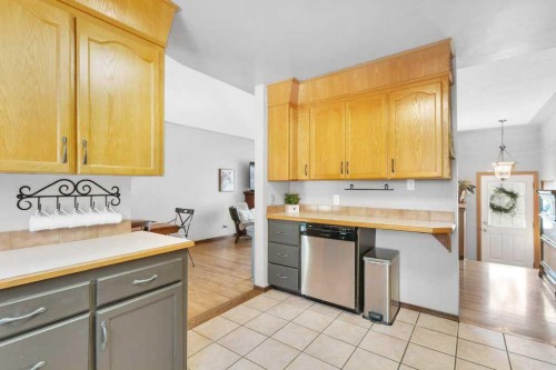 5436 53 Avenue, Lacombe, AB - Indoor Photo Showing Kitchen