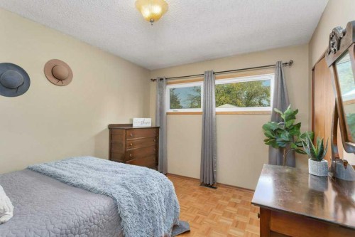 5436 53 Avenue, Lacombe, AB - Indoor Photo Showing Bedroom