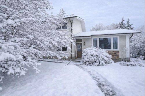 5436 53 Avenue, Lacombe, AB - Outdoor