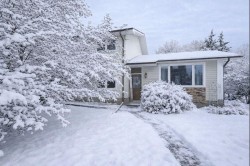 5436 53 Avenue  Lacombe, AB T4L 1L4