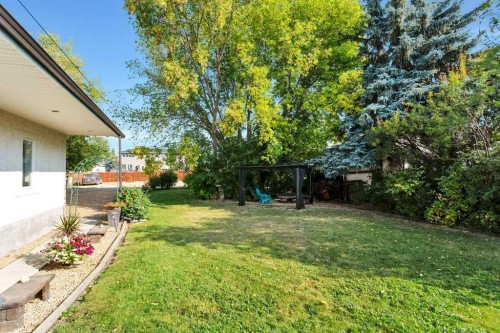 5436 53 Avenue, Lacombe, AB - Outdoor