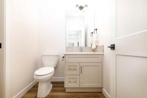 2-5463 55 Avenue, Lacombe, AB - Indoor Photo Showing Bathroom