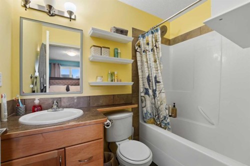 139 Vickers Close, Red Deer, AB - Indoor Photo Showing Bathroom