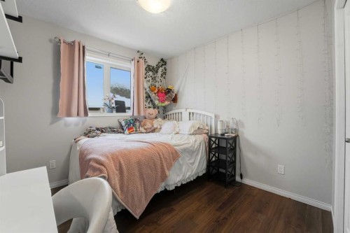 139 Vickers Close, Red Deer, AB - Indoor Photo Showing Bedroom