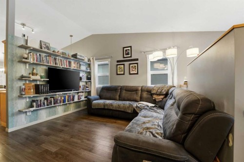 139 Vickers Close, Red Deer, AB - Indoor Photo Showing Living Room