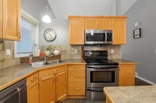 139 Vickers Close, Red Deer, AB - Indoor Photo Showing Kitchen With Double Sink