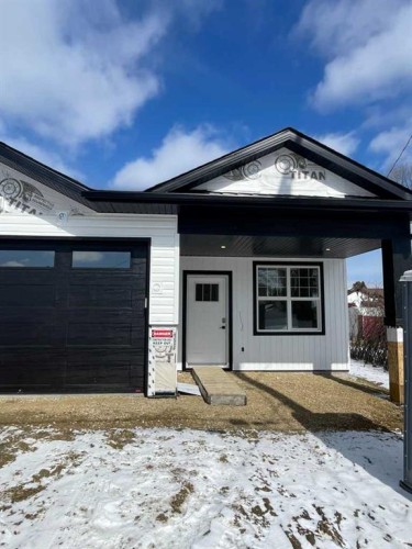 7-5463 55 Avenue  Lacombe, AB T4L 1M1